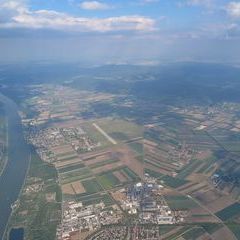 Flugwegposition um 15:15:25: Aufgenommen in der Nähe von Tulln an der Donau, Österreich in 1831 Meter